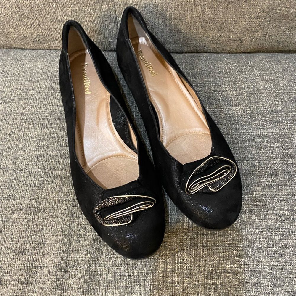 BeautiFeel FIFA Black Glittering Suede Flats Women’s Size 9.5